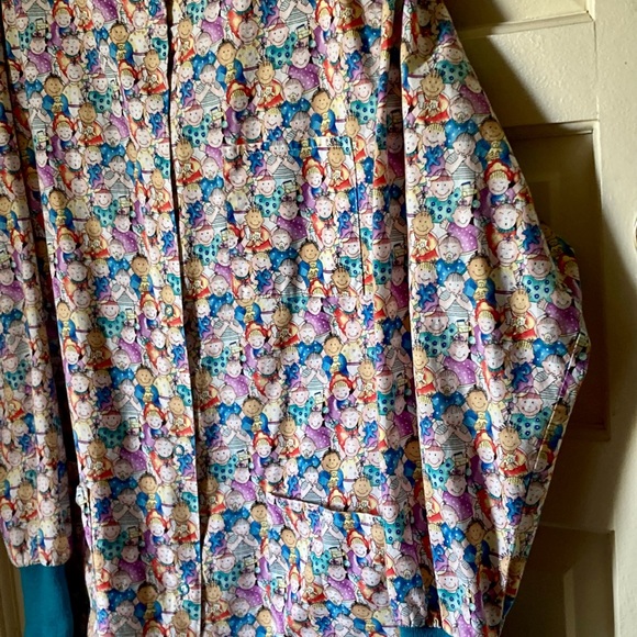 Barco multi print 100% cotton size medium scrub jacket. 3pockets. Teal cuffs. - Picture 7 of 8